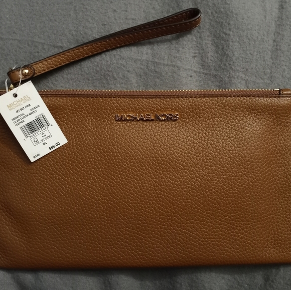 Michael Kors- large zipper clutch wristlet - Picture 3 of 4